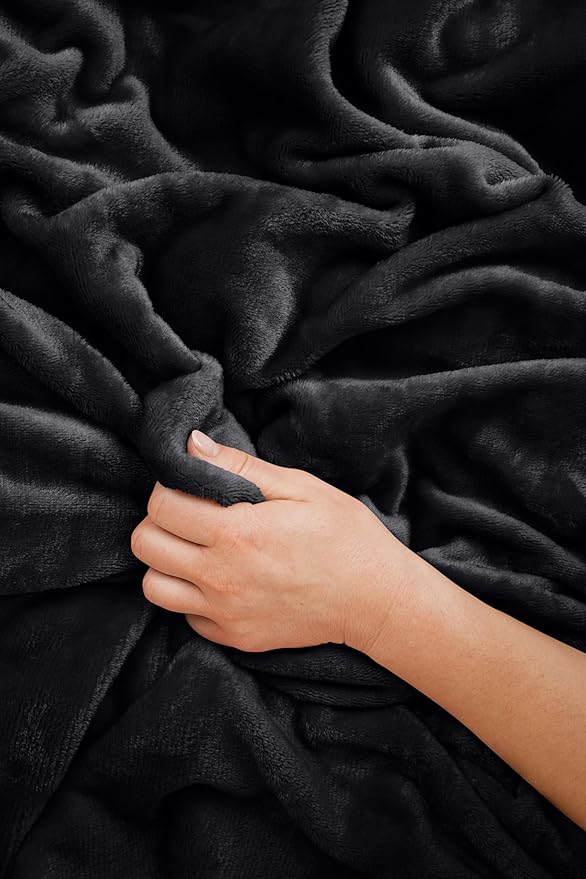 EverSnug Travel Blanket and Pillow - Ultra-Soft, Compact & Lightweight, 65x40 Inches, with Carry Case, Luggage Sleeve & Backpack Clip for Airplane Comfort (Black)